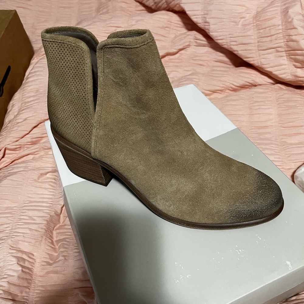 NIB/ NWT bp Lea booties - size 9